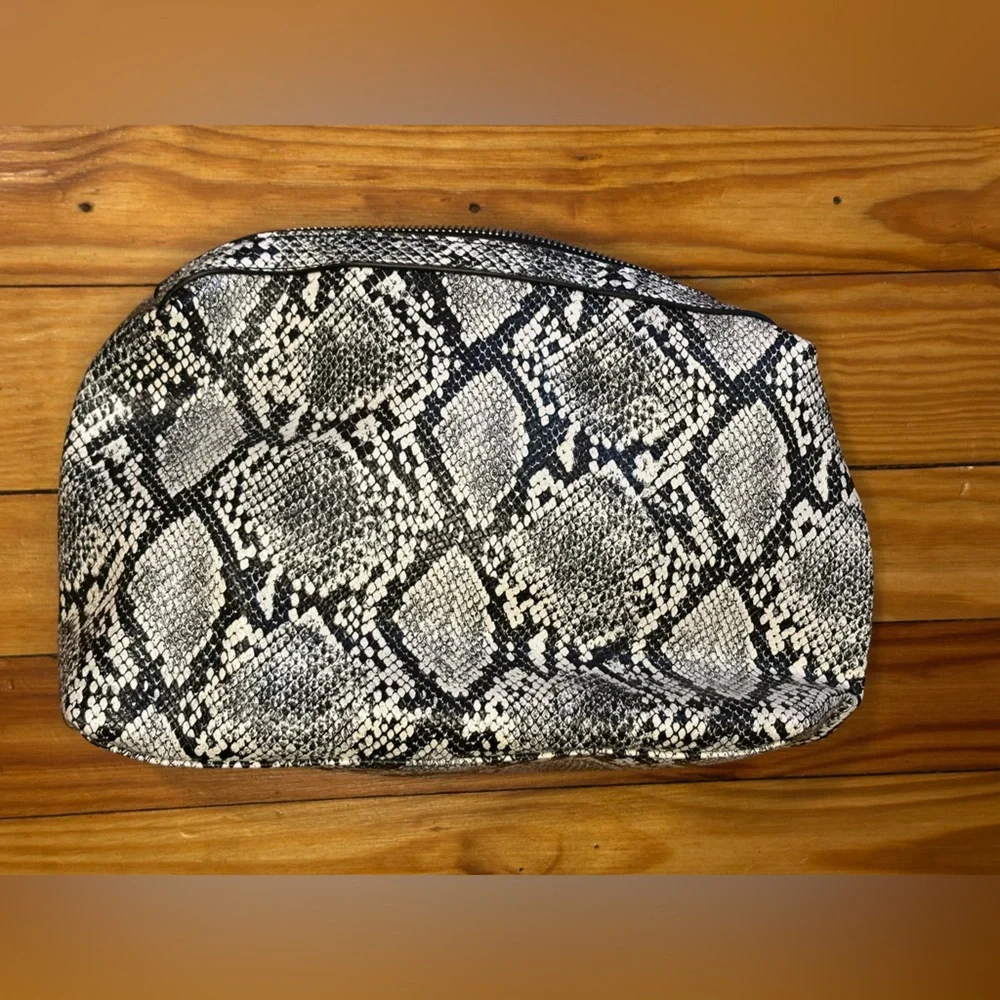 Reptile Habitat Black and White Carrier
